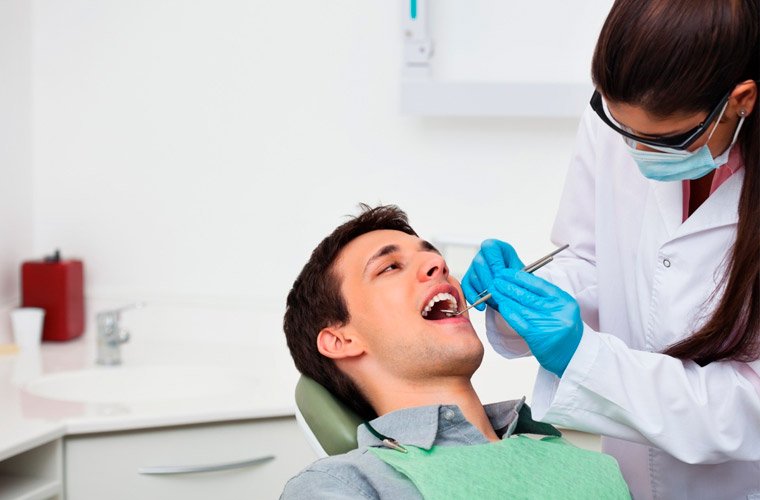 Врач-стоматолог